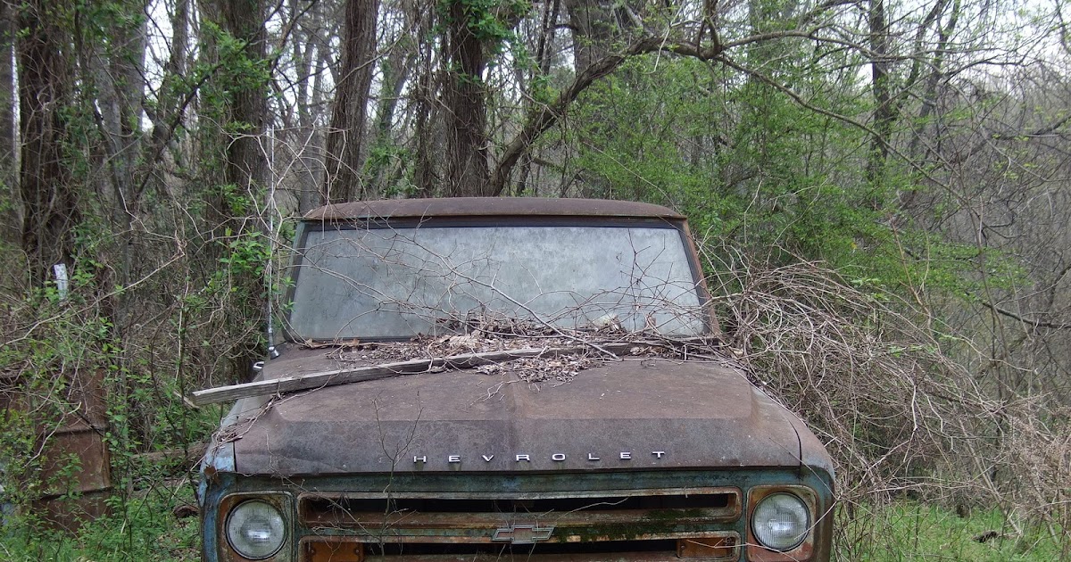 Urban Decay The end of the road Short Sherman Avenue, Vicksburg, MS