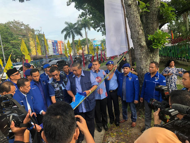 SBY: Yang Kompetisi Prabowo dan Jokowi, tapi Kenapa Saya dan Demokrat Diserang seperti Ini SBY: Yang Kompetisi Prabowo dan Jokowi, tapi Kenapa Saya dan Demokrat Diserang seperti Ini