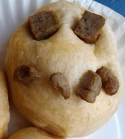 Make a Skeleton Biscuit for Halloween with Sausage.