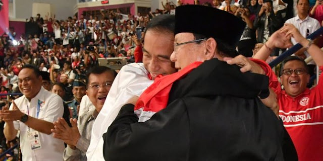 Ini alasan pesilat Hanifan peluk Jokowi dan Prabowo usai raih medali emas