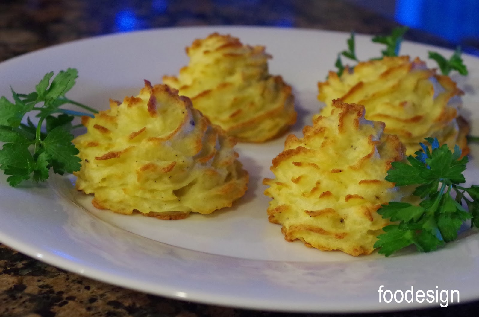 foodesign pommes duchesse (French piped potatoes)