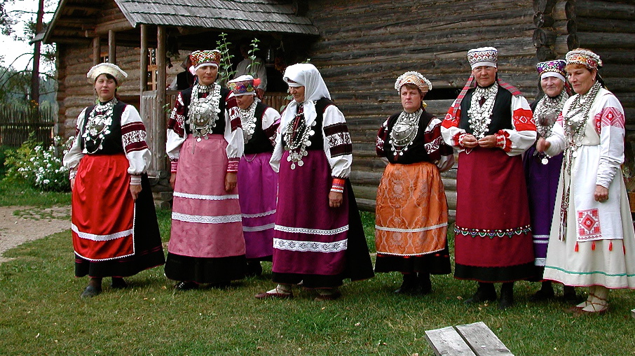 walking distance & et cetera -: Estonia traditional costume