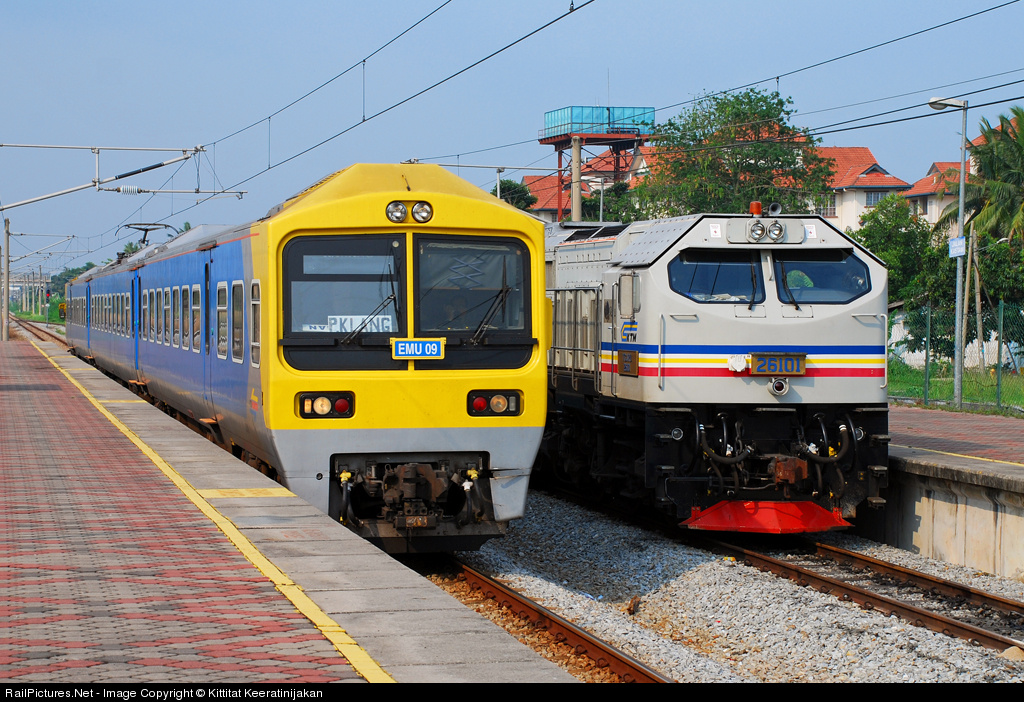 Kereta api tanah melayu