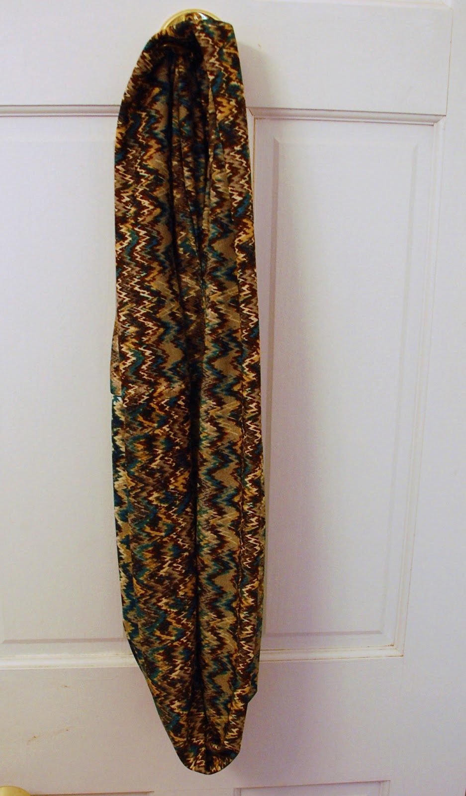 Thar She Sews! Easy infinity (circle) scarf