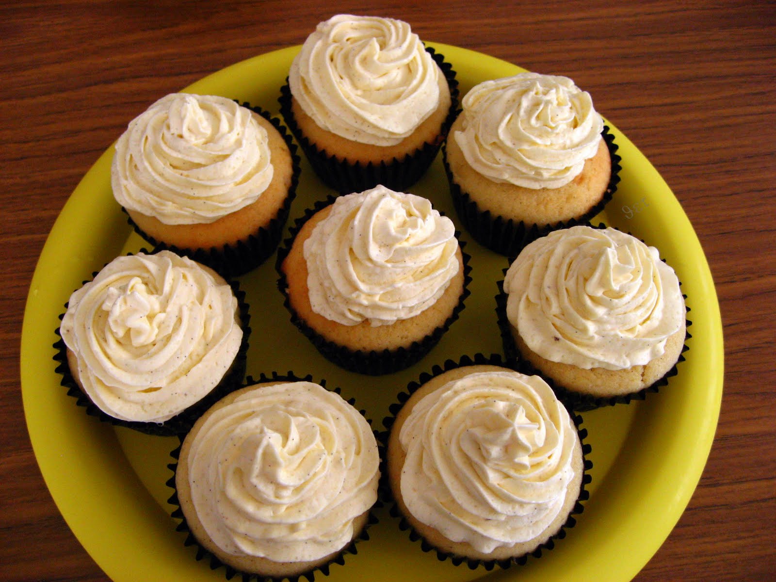 Slacker: Vanilla Cupcakes