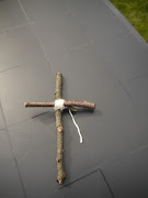 . alle bomen in onze tuin en met een bolletje wol maakten we er een kruis .