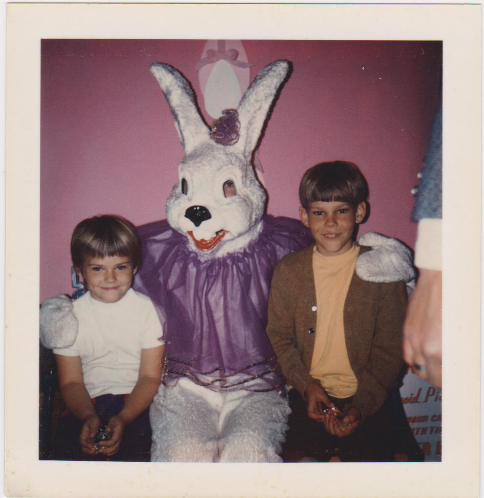 16 Wacky and Funny Vintage Easter Photos From Around the World