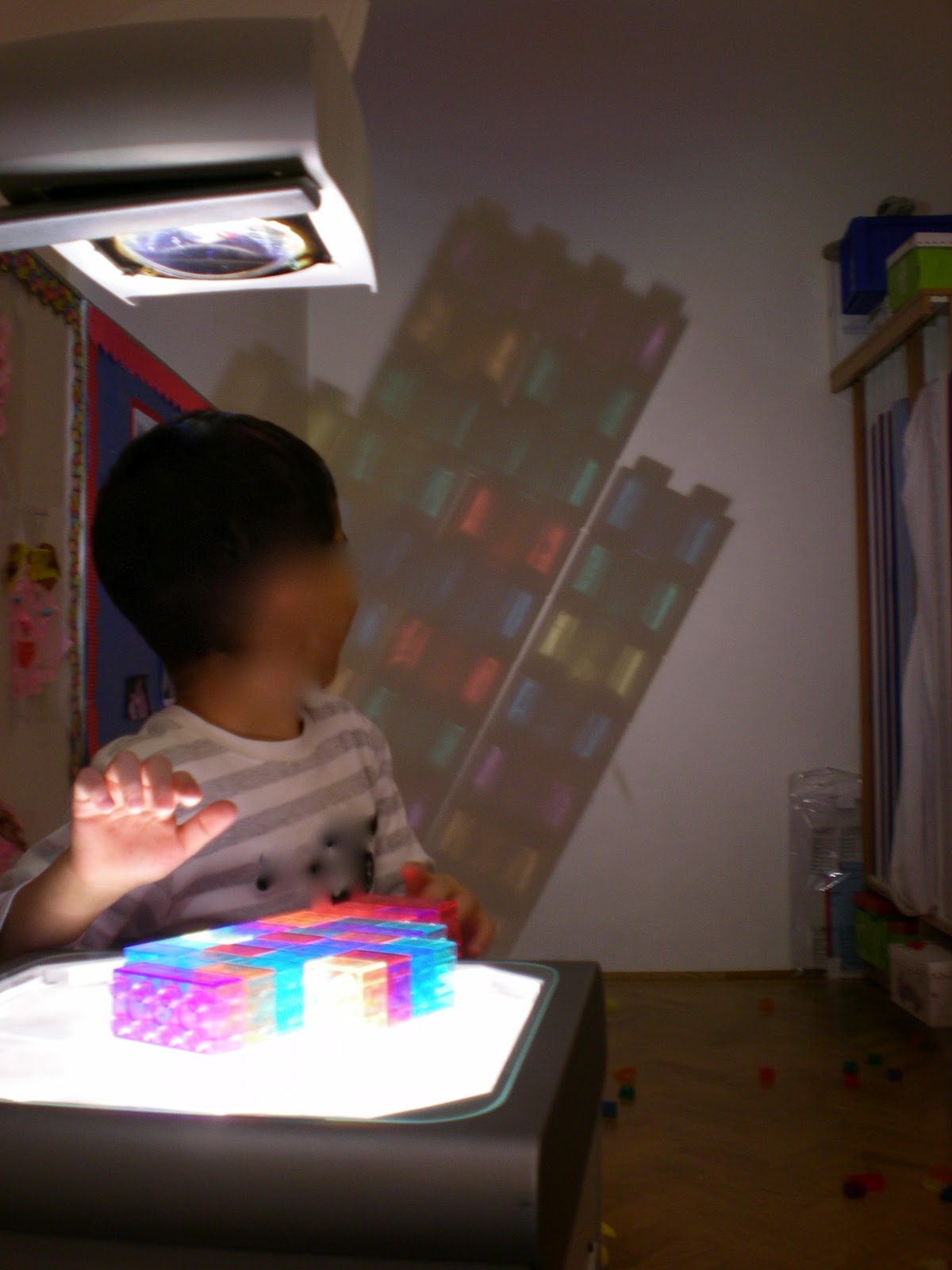 Exploring Through Play Overhead projector fun!