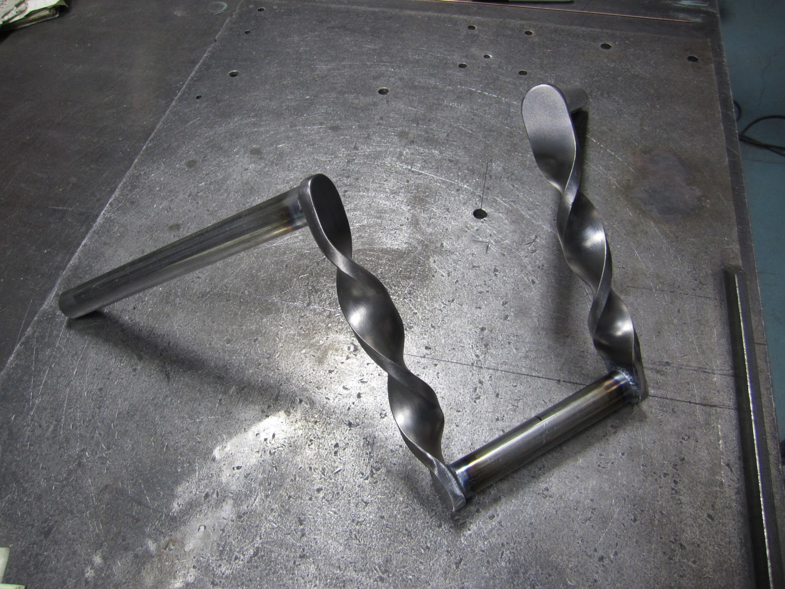 FRONT ST CYCLE Twisted Zee bars & Extended Cast HD risers