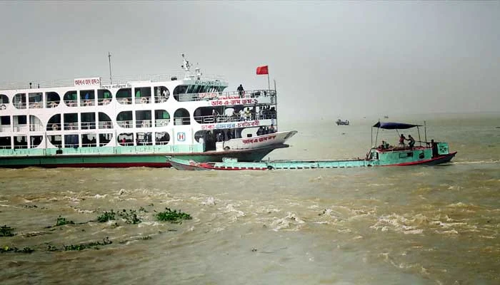 লঞ্চের সঙ্গে ট্রলারের সংঘর্ষ