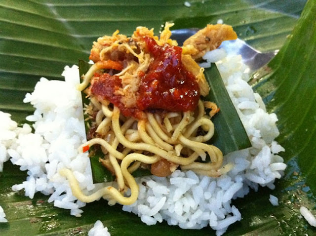 Nasi Jinggo adalah Makanan khas Bali Nasi Jinggo adalah Makanan khas Bali