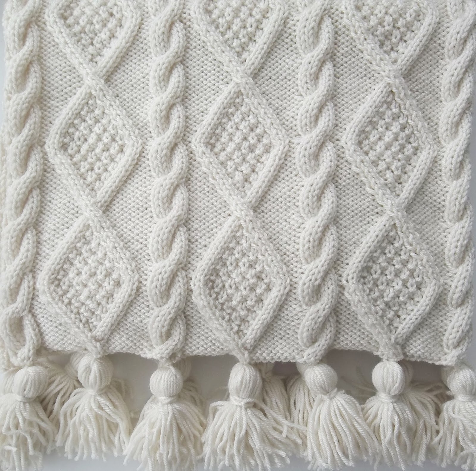 HAND KNITTING PATTERNS. ARAN. COWLS, HATS, SCARVES AND ...