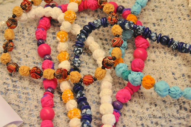 kangashelmet, fabric beads