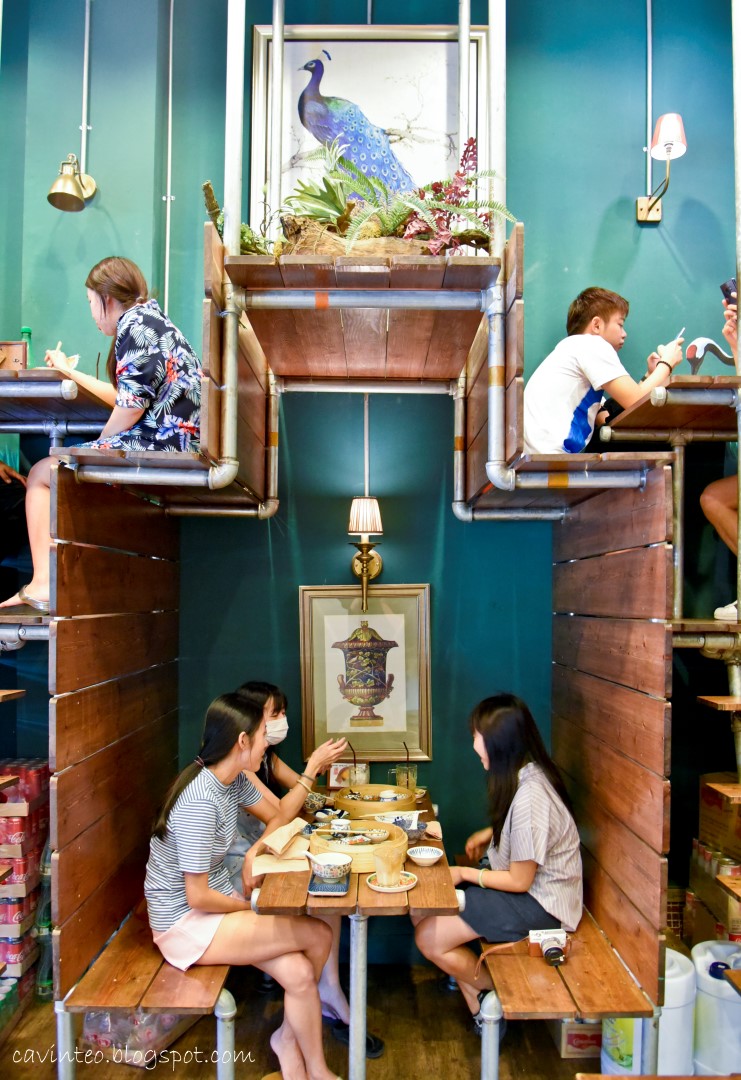 Entree Kibbles Lhong Tou Cafe The Dragon Head in Chinatown Bangkok