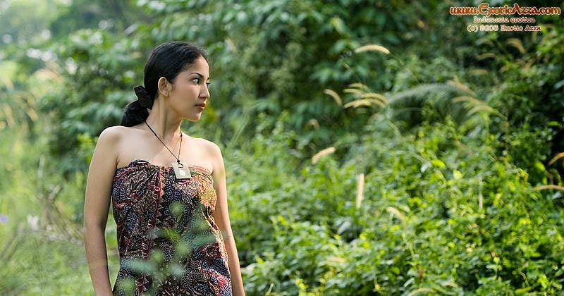 Indo Girl Model Nude: Iis Faradina on Forest