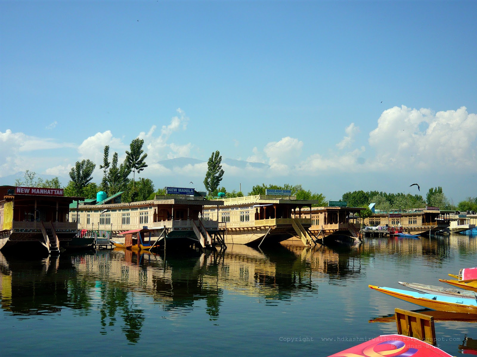 Tourist houseboats in Dal Lake Sringar HD Kashmir Wallpapers