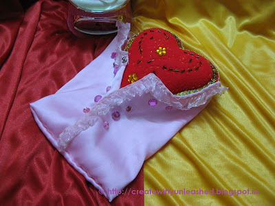 Embroidered Valentine Felt heart2