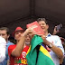 Fernando Haddad joga Bíblia no Lixo