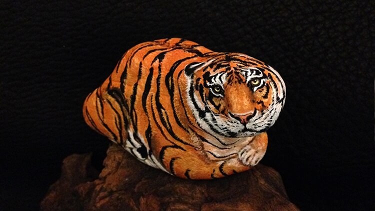 Artist Turns Stones Into Adorable Miniature Animals
