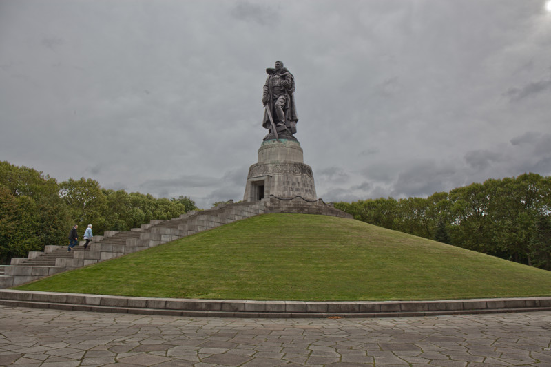 Памятник алеше в берлине Памятник алеше в берлине