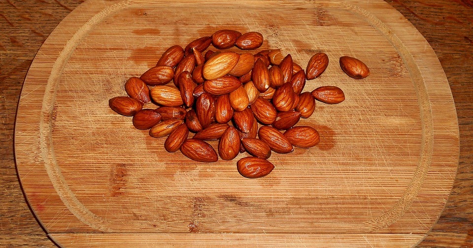 why you should to eat soaked almonds in the morning! | Health and Fitness Rapidly - HAFR