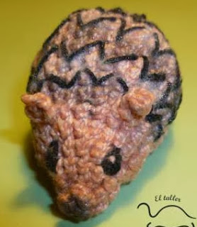 http://eltallerdenelumbonita.wordpress.com/2012/03/11/erizo-amigurumi/