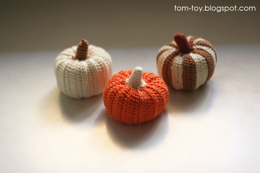 Crochet pumpkins