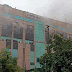 नोएडाः मेट्रो अस्पताल में लगी भीषण आग, कई मरीज इमारत के भीतर फंसे fire in noida metro sector 11