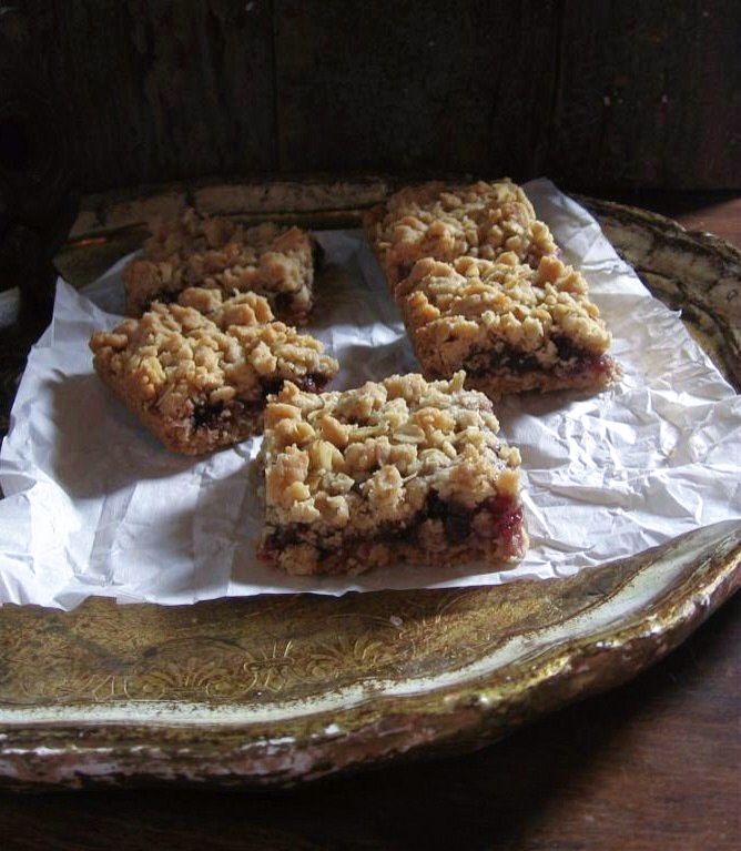 Raspberry Oatmeal-Cinnamon Bars | une gamine dans la cuisine