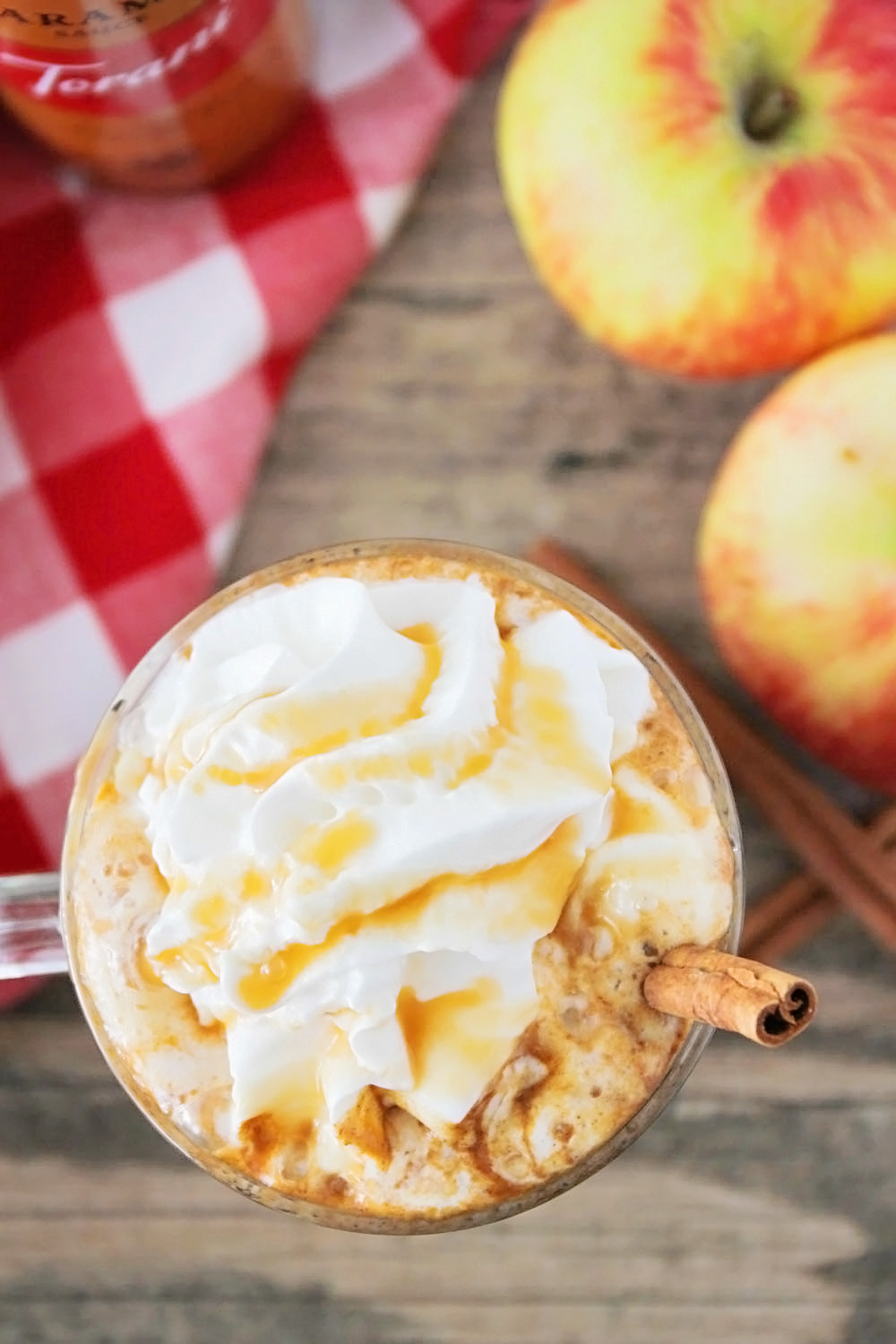 This caramel apple cider is full of delicious fall flavors! The perfect drink to cozy up with this season.