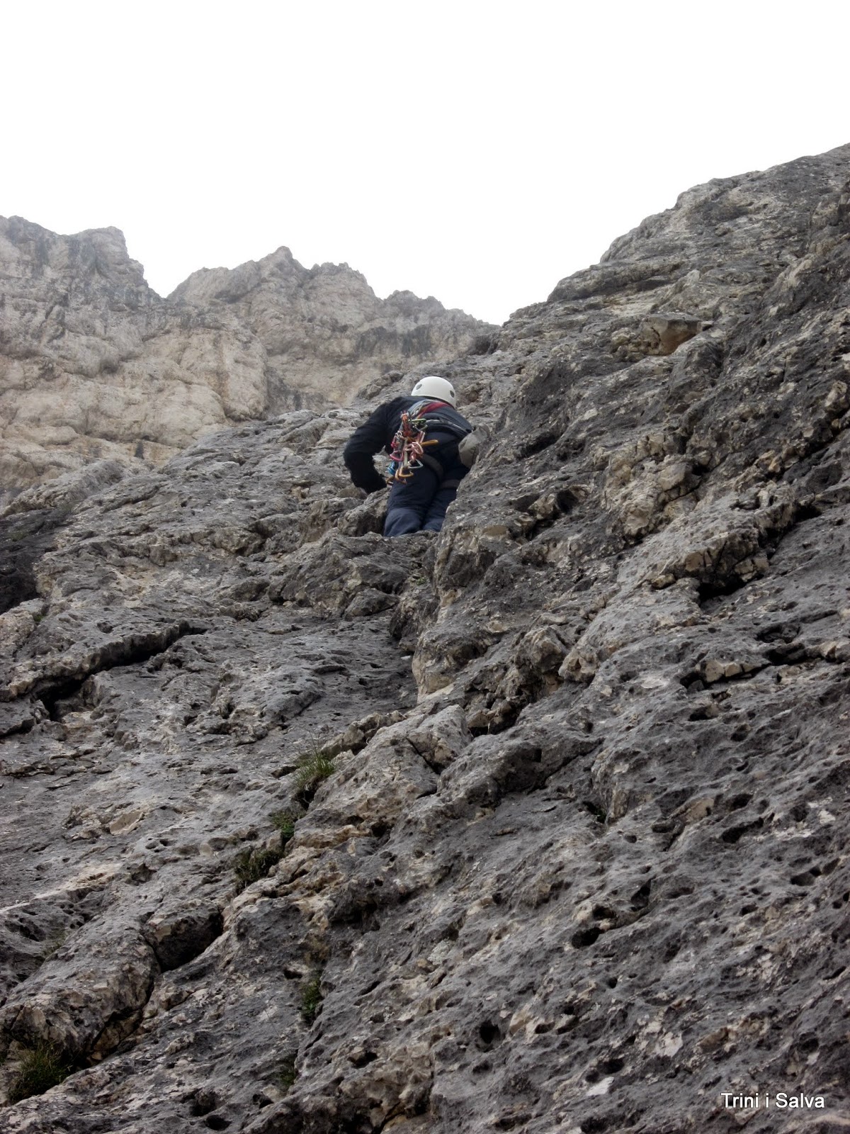TRINI Y SALVA Vía Del Buco al Piccolo Lagazuoi Dolomitas . Con Manel