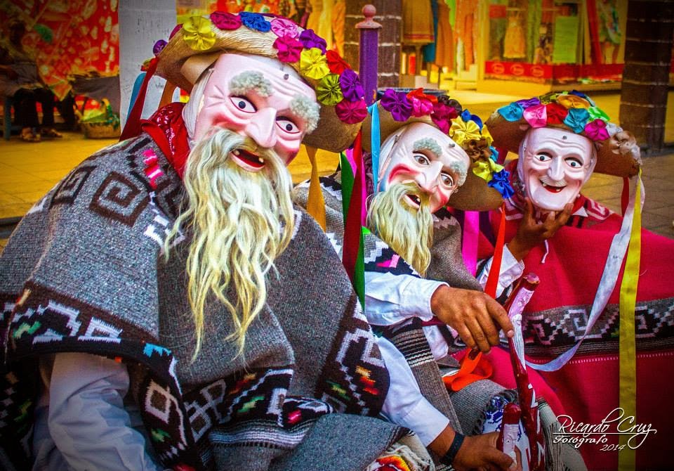 Jaime Ramos Méndez Galería de fotógrafos michoacanos Danza de los viejitos en Michoacán Jaime Ramos Méndez Galería de fotógrafos michoacanos Danza de los viejitos en Michoacán
