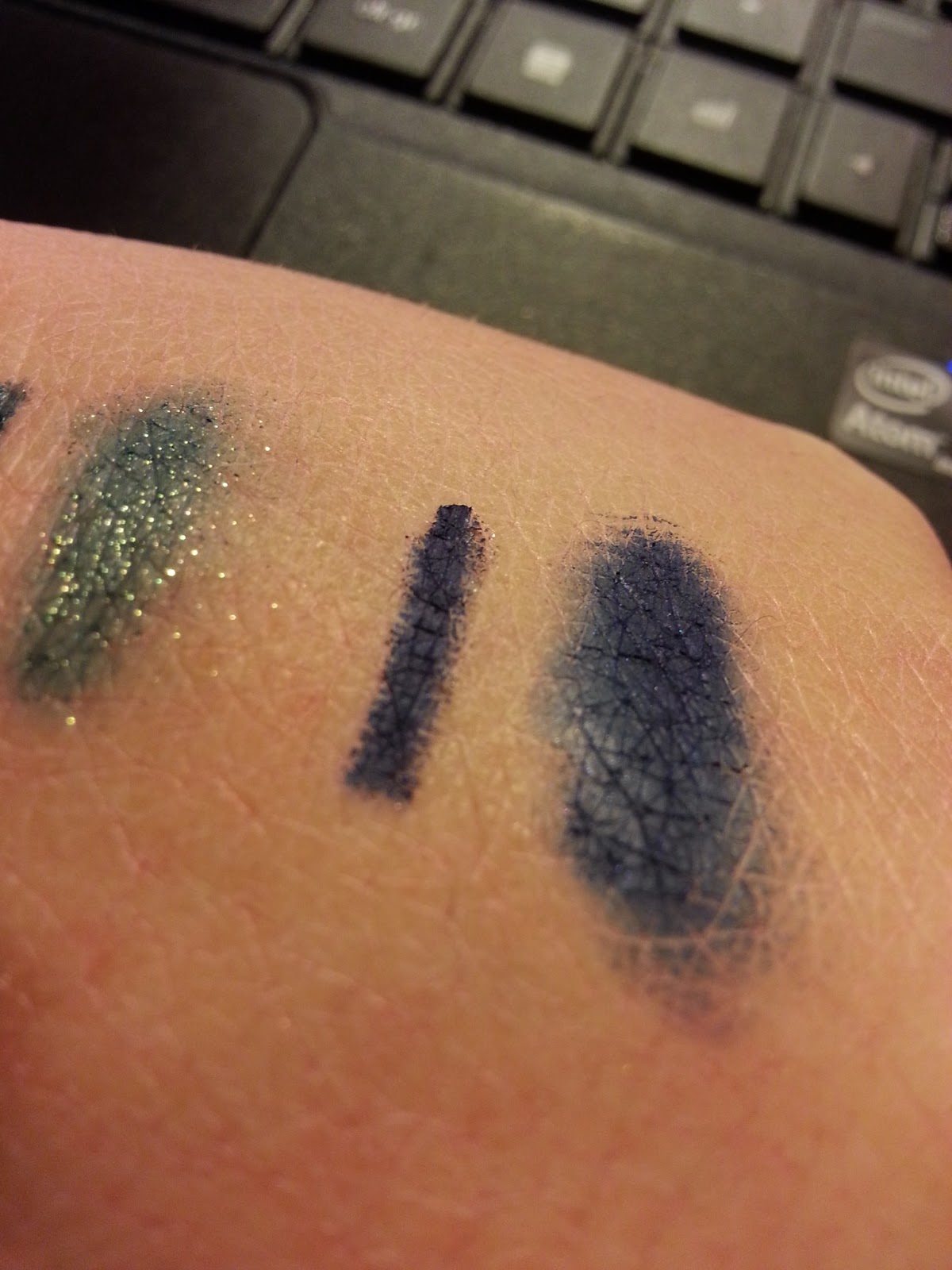 Rita’s life ZOEVA GRAPHIC EYES+ SWATCHES and REVIEW & CAT EYE PEN