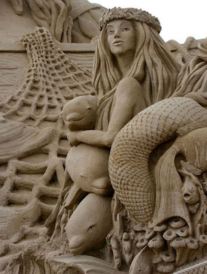 Escultura de arena de una sirena