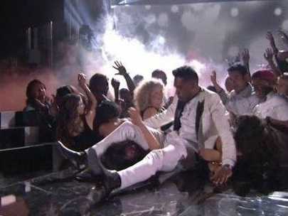 Miguel Performing Adorn During Billboard Music Awards 2013