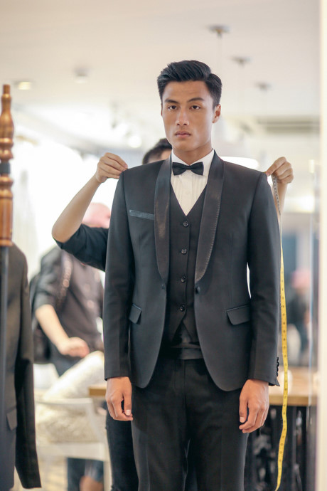 Mạc Hồng Quân chi mạnh tay tặng Kỳ Hân 4 chiếc váy cưới - Ảnh 5 Mac Hong Quan chi manh tay tang Ky Han 4 chiec vay cuoi - Anh 5