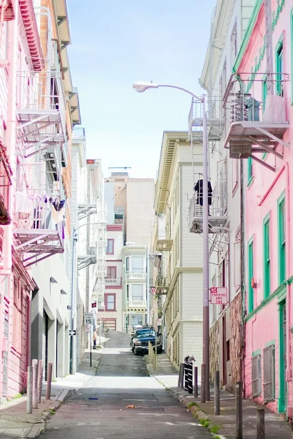 Pretty pastel streets in San Francisco - colourful buildings - cool architecture - travel blog