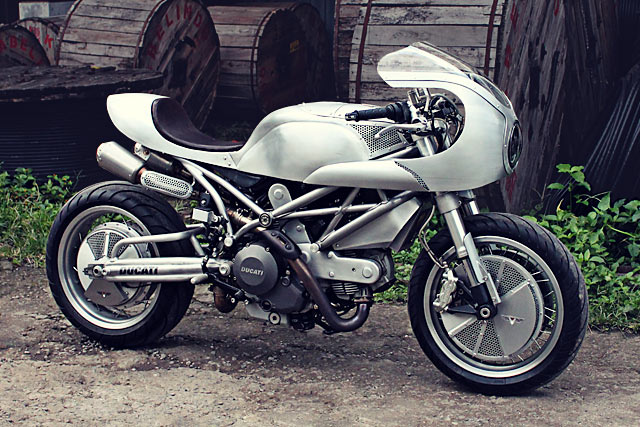 Hell Kustom : Ducati 795 By White Collar Bike