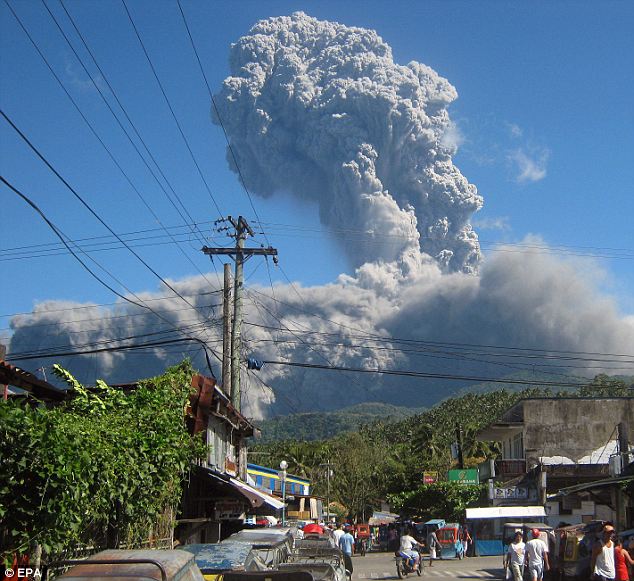 Bulusan Volcano Philippines spews ash and gas 500 meters into the sky  Article-0-0D49982F000005DC-294_634x581