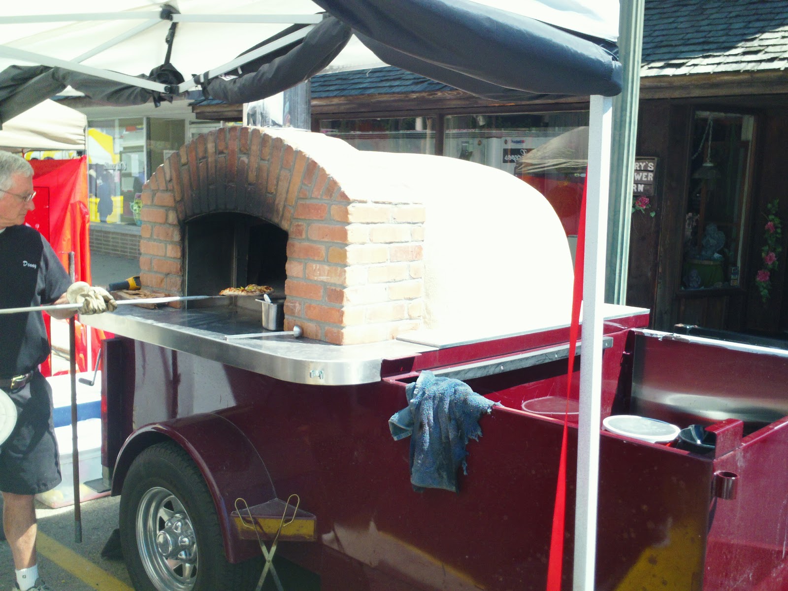 Fitzpatrick Farm: Building an earth oven