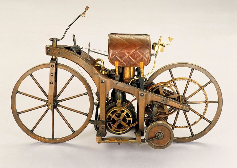 World's First Motorcycle (1885) Daimler's riding car