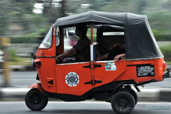 YUSUF WORLD: Bajaj - Transportation in Indonesia