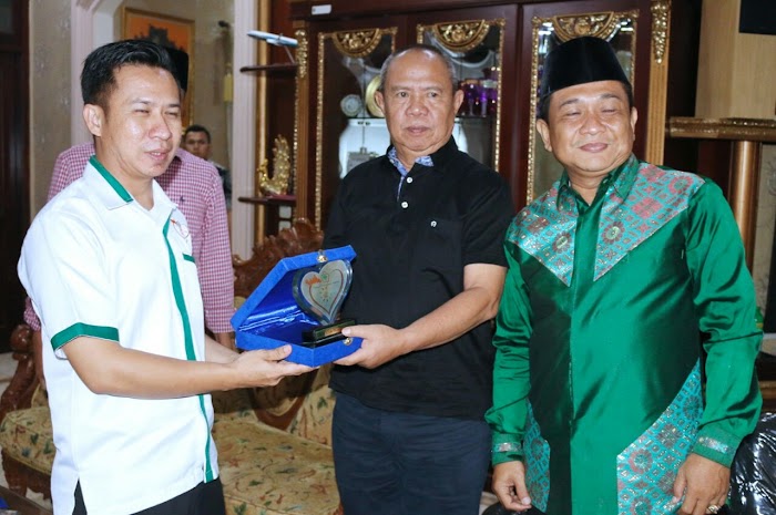 Wagub Bachtiar Basri Terima Penghargaan Tokoh Sosial Provinsi Lampung 2018