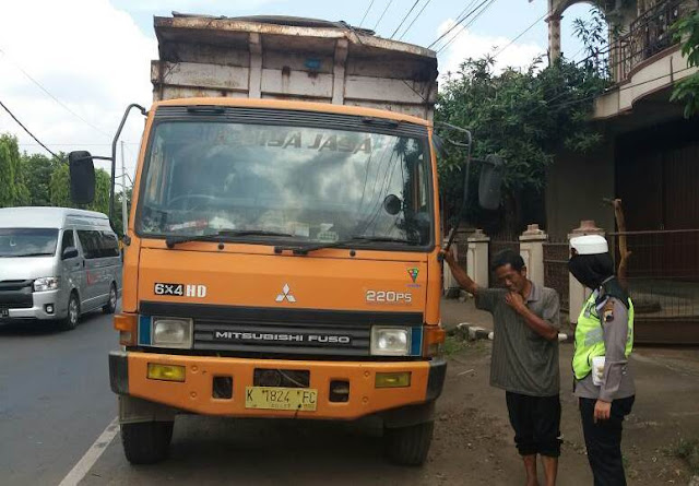 Jelang Lebaran, Dua Truk Ditilang Polisi di Jepara 1 123