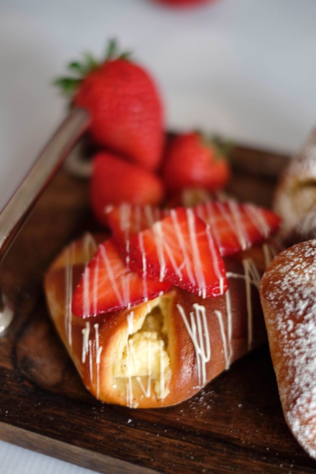 Quarktaschen aus Hefeteig mit frischen Erdbeeren | Marion&amp;#39;s Kaffeeklatsch