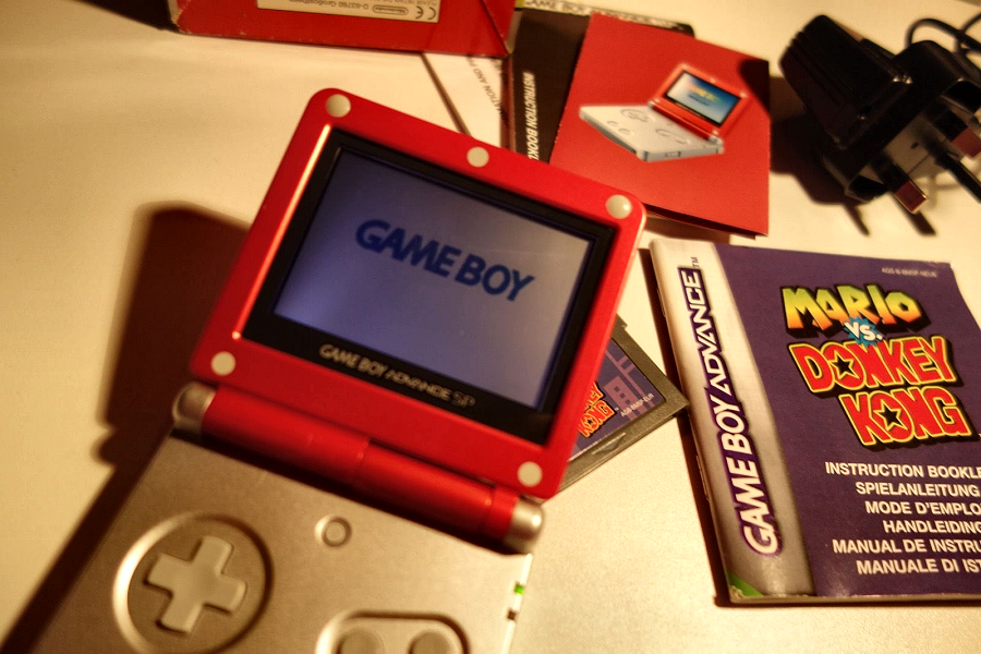 Retro Treasures Game Boy Advance SP Mario LE Pak