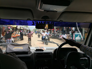 Sunday afternoon drive through the town of Hunsur
