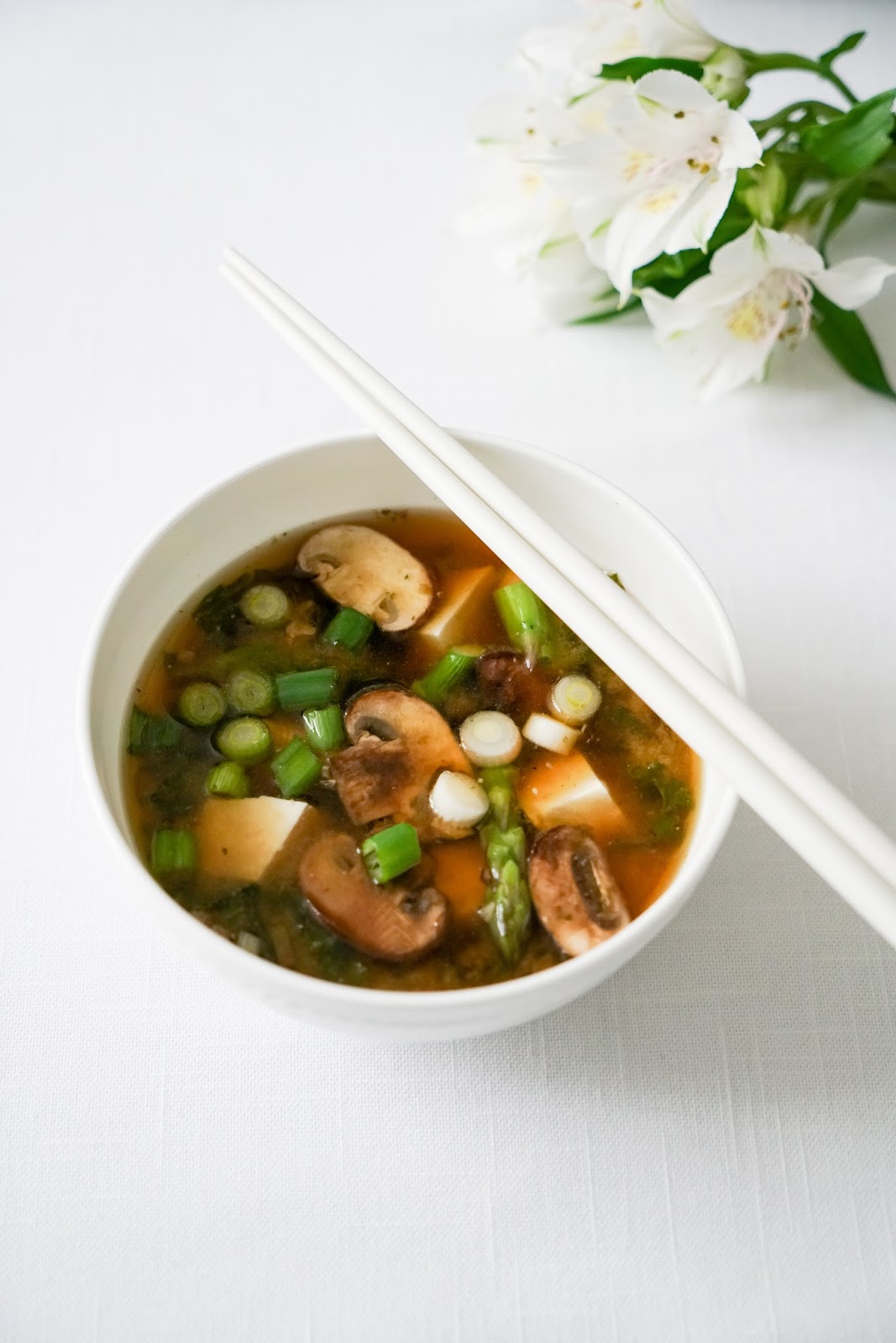 Red miso soup with asparagus, mushrooms and kale (vegan)