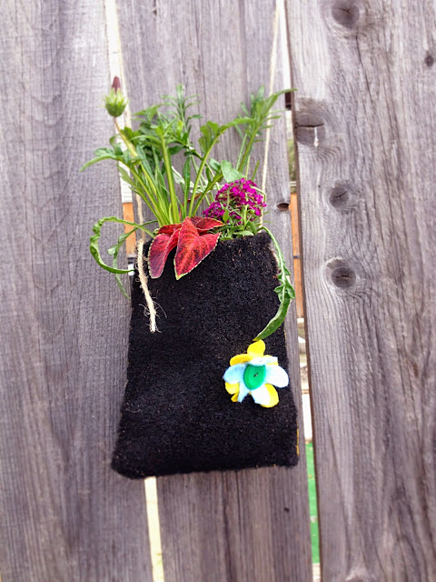 planted fence pouch