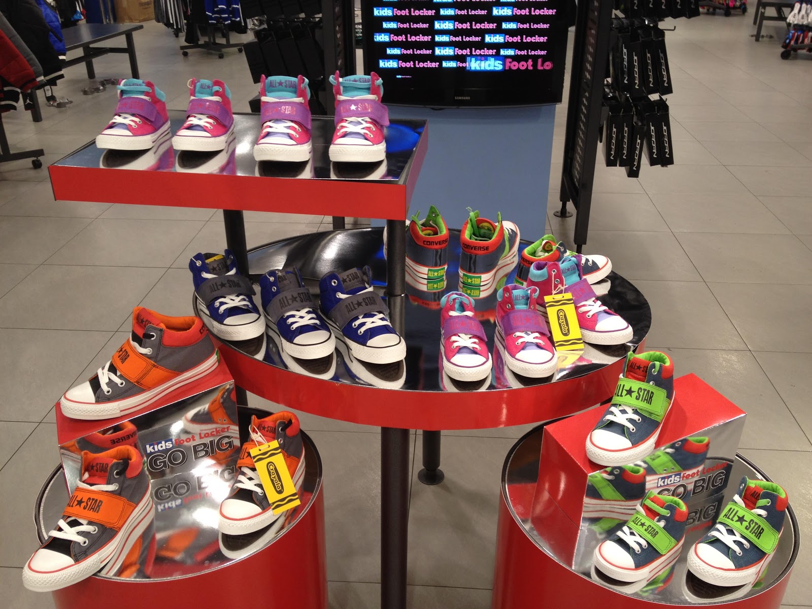 ladies foot locker jordans